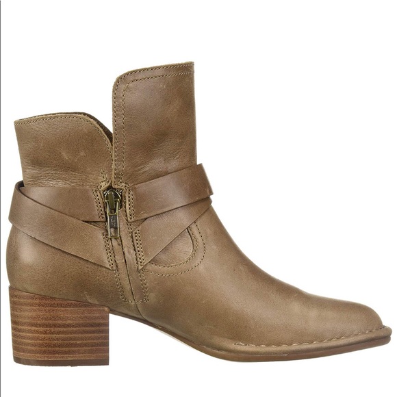 New leather Ugg booties size 6 - Picture 2 of 8